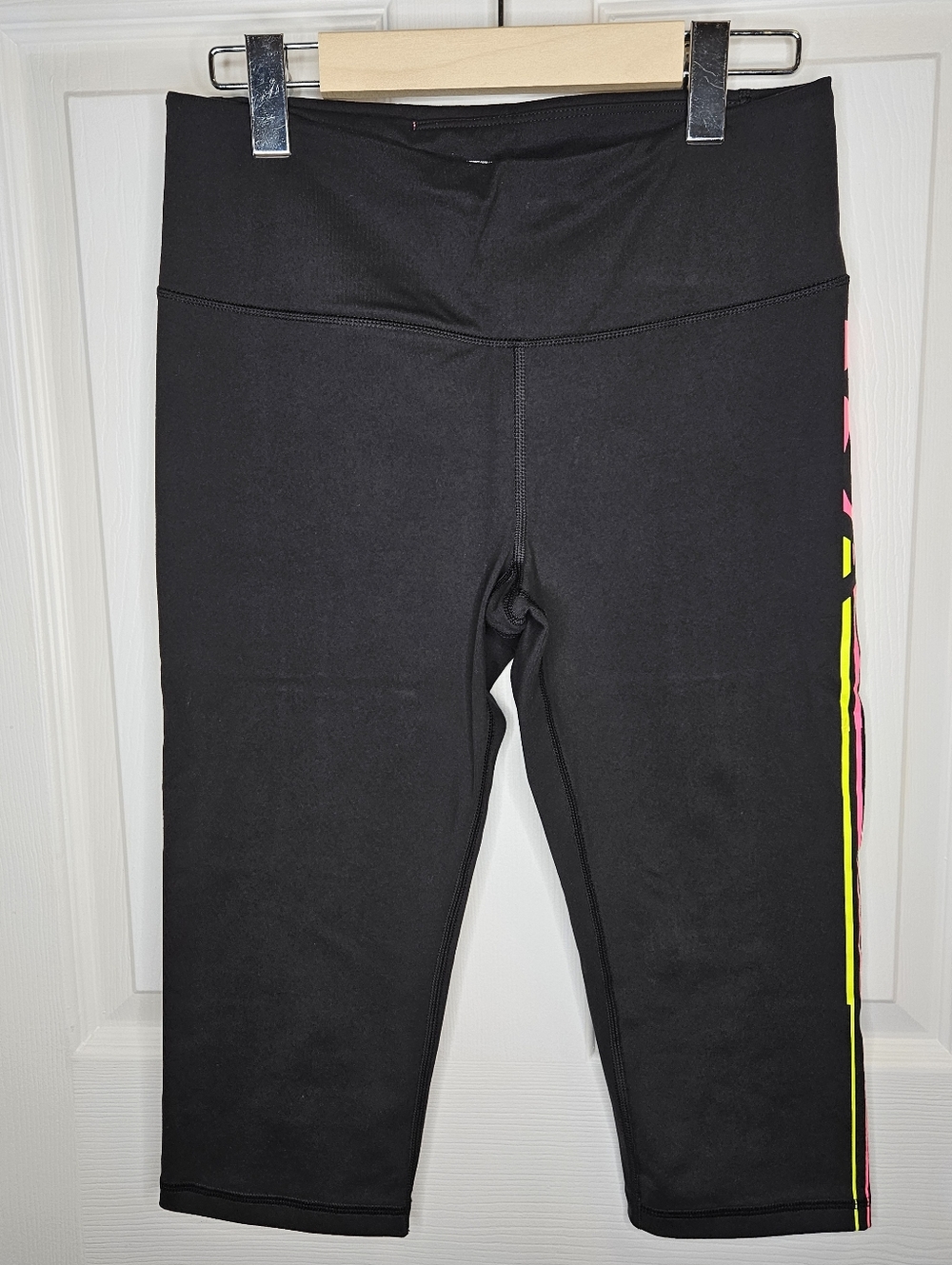 NWOT Victoria's Secret VSX Sport Black Crop Capri Leggings Rainbow Stripes M